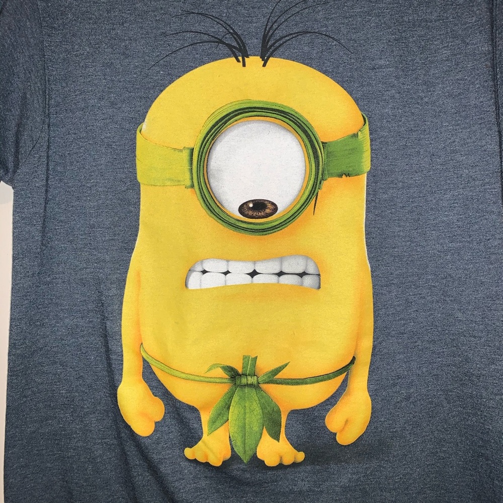 EUC Minions Graphic Tee Size M. - Picture 2 of 4